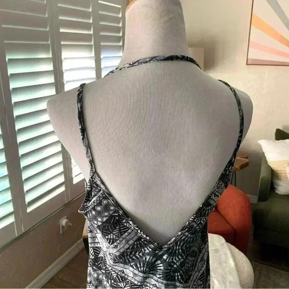 Tobi black and white halter top - Picture 4 of 6